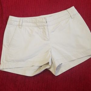 Willi Smith 3" cream shorts. Size 2